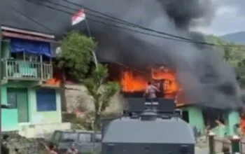 Sinergi Cepat Polri Kendalikan Kebakaran di Kompleks Kodam Lama Jayapura Screenshot_2025_1008_213942