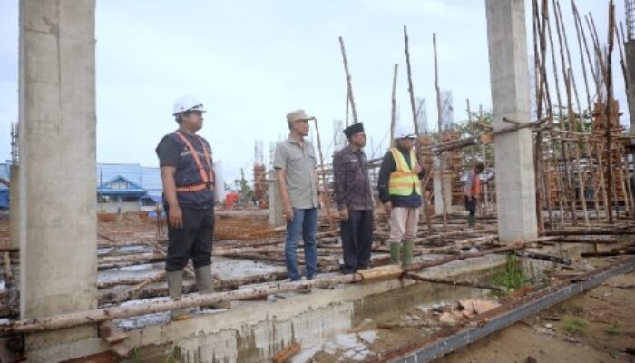 Ketua DPRD Ketapang Tinjau Pembangunan GOR Indoor, Target Rampung November 2025