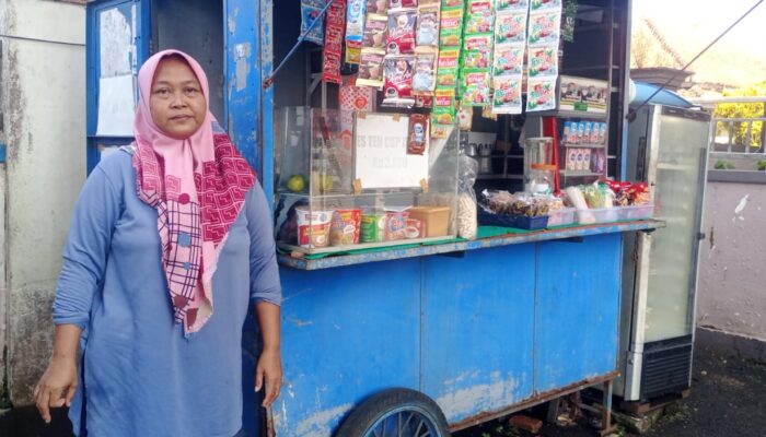 Viral Warga Desa Jenang Mengaku Tak Pernah Terima Bantuan Pemerintah, Bertahan Hidup Jualan di Grobak Depan Kantor Kecamatan