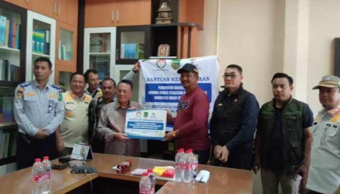 Bupati Rokan Hilir Serahkan Langsung Bantuan Kemanusiaan untuk Korban Bencana Alam di Aceh Tamiang