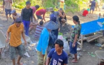 Warga Dusun Sarroanging Kecewa, Infrastruktur Jalan Tak Kunjung Diperbaiki, Pengecoran Mandiri Jadi Pilihan Terakhir. Oplus_131072
