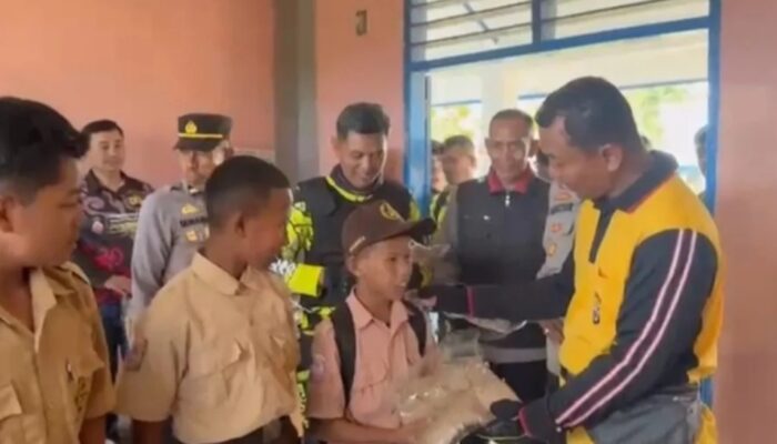 Kapolres Jeneponto Hadir di Pelosok Desa, Beri Semangat Siswa Jadi Generasi Cerdas Bangsa