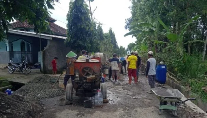 Desa Karangreja Cimanggu Cilacap Bangun Dua Titik Infrastruktur, Kades Sarwin Fokuskan Peningkatan Akses Warga