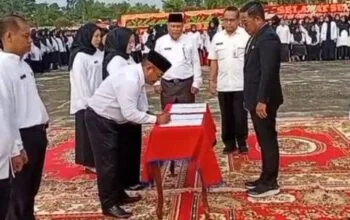 Bupati Pelalawan Lantik 3.816 PPPK Paruh Waktu, Tegaskan Pelayanan Publik Tak Boleh Terhenti di Kabupaten Pelalawan Screenshot_2025_1231_222846