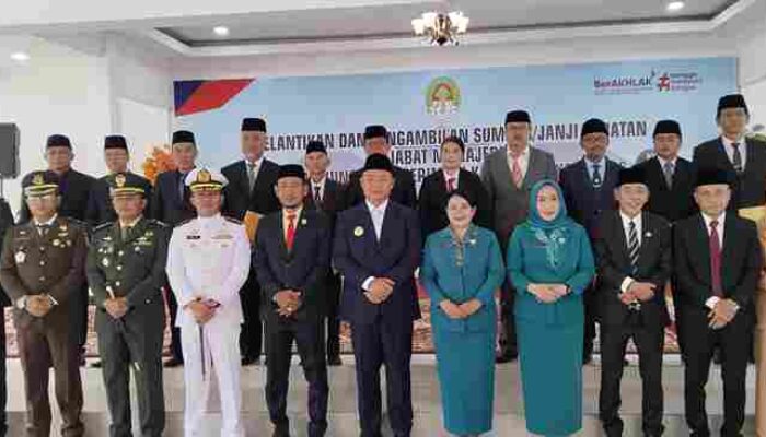 Forkopimda Hadiri Pelantikan 12 Pejabat Eselon II Pemkab Ketapang: Apa Langkah Strategis Bupati Alexander Wilyo Perkuat Pelayanan Publik?