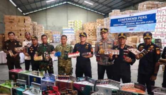 Bea Cukai Bongkar Gudang Rokok Ilegal Rp300 Miliar di Pekanbaru, Bagaimana Jaringan Ini Bisa Beroperasi Lama?