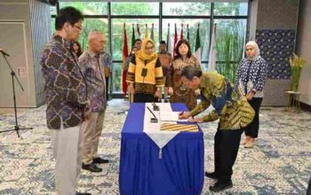 Menkeu Purbaya Lantik Sukatmo Padmosukarso Pimpin LPEI di Jakarta: Apakah Mesin Baru Pembiayaan Ekspor Nasional Mulai Digas? Menteri Keuangan Purbaya Yudhi Sadewa melantik Sukatmo Padmosukarso sebagai Ketua Dewan Direktur LPEI di Jakarta