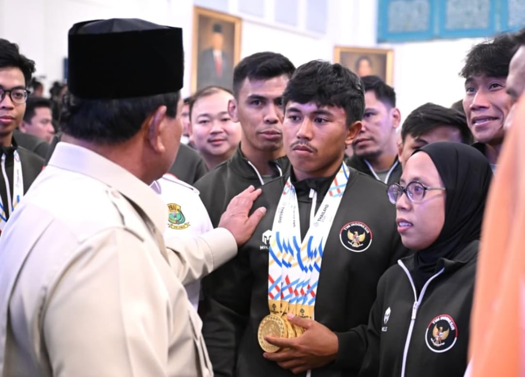 Presiden Prabowo Subianto memberikan apresiasi kepada atlet SEA Games Indonesia di Istana Negara Jakarta
