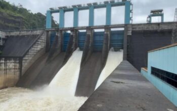 Waduk Koto Panjang, Kampar Riau dengan kondisi elevasi tinggi dan turbin beroperasi.