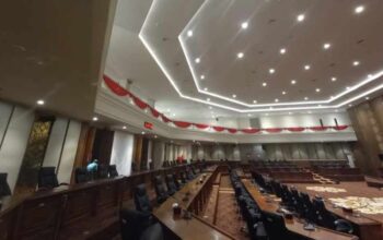 Gedung DPRD Bojonegoro setelah diperbaiki, aman digunakan pasca kerusakan atap akibat angin puting beliung.