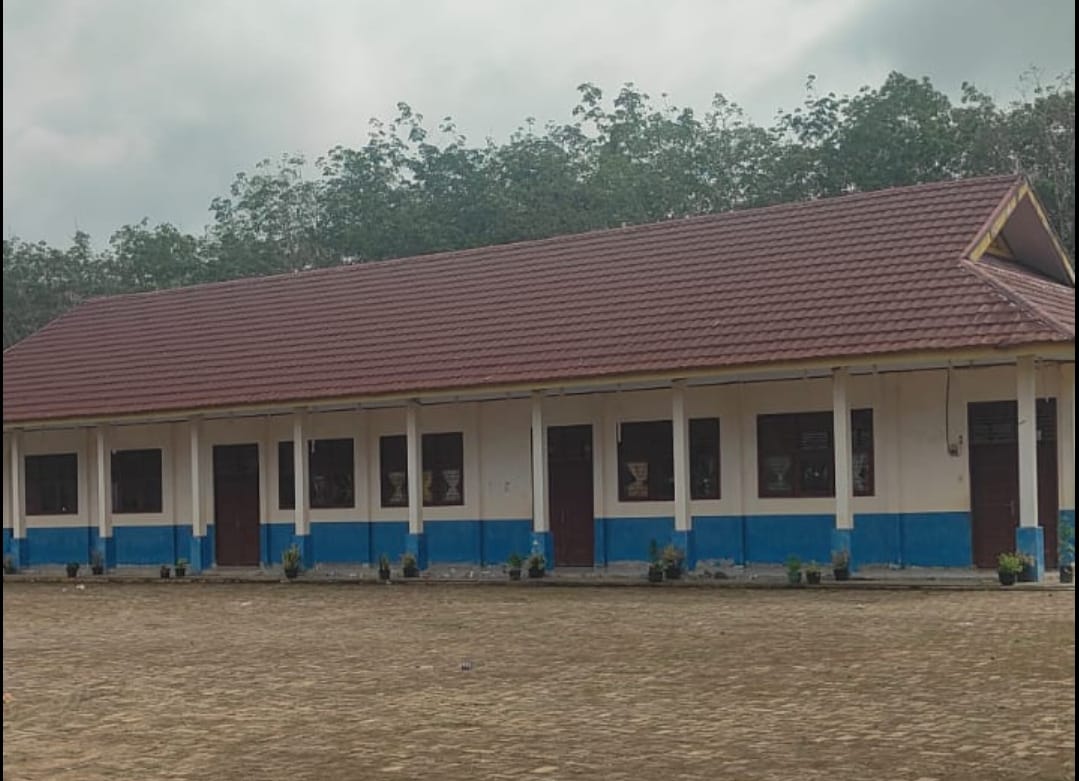 Gedung SMP kelas jauh Lubuk Keranji Timur di Kecamatan Bandar Petalangan, Pelalawan, yang ditutup menjelang tahun ajaran 2026