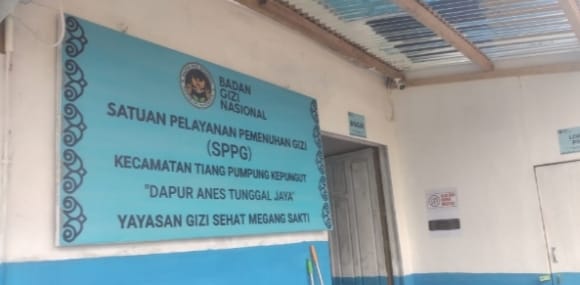 Aktivitas dapur Program Makanan Bergizi Gratis di Desa Simpang Gegas Kecamatan TPK Kabupaten Musi Rawas