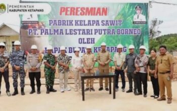 Manajemen PT Palma Lestari Putra Borneo saat peresmian PKS PT PLPB di Kecamatan Tumbang Titi Kabupaten Ketapang Kalimantan Barat