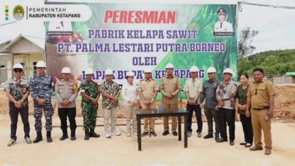 Manajemen PT Palma Lestari Putra Borneo saat peresmian PKS PT PLPB di Kecamatan Tumbang Titi Kabupaten Ketapang Kalimantan Barat