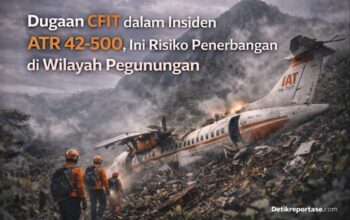 Personel SAR dan investigator meninjau jalur penerbangan di Gunung Bulusaraung terkait insiden ATR 42-500