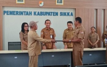 Sekda Sikka Adrianus Firminus Parera memimpin serah terima jabatan pejabat pimpinan tinggi pratama di Kantor Bupati Sikka