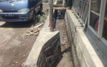Proyek Drainase Jalan Kampus Timur Kleak Manado Diduga Asal Jadi, Anggaran Ratusan Juta Dipertanyakan: Di Mana Pengawasannya? Proyek peningkatan drainase Jalan Kampus Timur Kleak Manado yang disorot warga karena diduga dikerjakan tidak sesuai standar