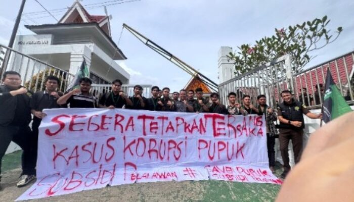 HMI Pelalawan Kepung Kejari, Soal Dugaan Korupsi Pupuk Subsidi Rp34 Miliar, Beranikah Tersangka Ditetapkan?