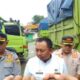 Petugas gabungan mengandangkan truk angkutan batu bara di Kota Lubuk Linggau