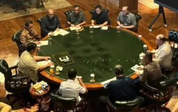 Rapat Terbatas Presiden Prabowo di Hambalang, Arah Baru Ekonomi Nasional Mulai Tekstil hingga Industri Chip Presiden Prabowo Subianto memimpin rapat terbatas di Hambalang, Bogor, membahas arah baru ekonomi nasional, industri tekstil, dan semikonduktor