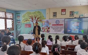 Siswa SDK IV Maumere mengikuti sosialisasi literasi anti-bullying oleh DPP Misir Maumere