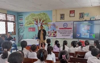 Siswa SDK IV Maumere mengikuti sosialisasi literasi anti-bullying oleh DPP Misir Maumere