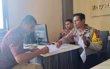 Uang Proyek Dapur MBG Raib Ratusan Juta, Ketua Gerindra TTU Dilaporkan ke Polisi oleh Rekan Kerja Pelapor Petrus Ratrigis bersama kuasa hukum melaporkan anggota DPRD TTU Kristo Haki ke Polres TTU terkait dugaan penipuan dan penggelapan dana pembangunan Dapur MBG