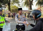 Ramadhan Penuh Berkah, Polres Langkat Tebar Kepedulian Lewat Aksi Berbagi Takjil