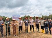 Ketahanan Pangan Nasional Dimulai dari Desa Ratu Elok: Bupati Ketapang dan Polri Pimpin Penanaman Jagung untuk Kemandirian Daerah