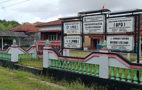 Kantor Desa Kaliwatukranggan di Purworejo, lokasi dugaan penganiayaan terhadap remaja 15 tahun di balai desa.