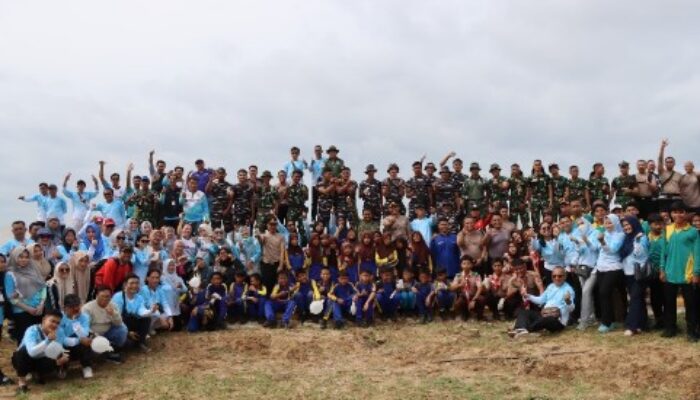 Gerakan ASRI Nasional di Ketapang: Polres, Forkopimda, dan Pelajar Bersihkan Pantai Pecal, Seberapa Besar Dampaknya?