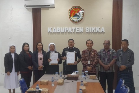 Penandatanganan kerja sama Pemkab Sikka dan IKTL Larantuka tentang pengembangan pendidikan dan program magang mahasiswa di Maumere NTT