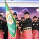 Pengurus IPSI Ketapang 2025–2029 memegang bendera IPSI dan Merah Putih setelah pelantikan di Pendopo Bupati Ketapang