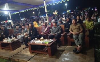 Pagelaran wayang kulit di Lapangan Ronggo Yudo Desa Caruy Cilacap menampilkan dalang Kukuh dari Banyumas pada 7 Februari 2026