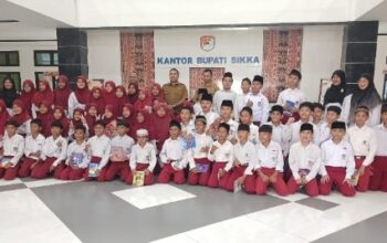 Bupati Sikka Terima Tur Wisata Literasi Siswa MI Al Muhajirin, Apa Dampaknya bagi Pendidikan Daerah? Bupati Sikka Juventus Prima Yoris Kago menerima siswa MI Al Muhajirin dalam kegiatan Tur Wisata Literasi dan Sains di Maumere