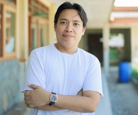 Etwar Atuna pemilik Gloria Residence Waturia Maumere memantau kebun buah dan sayur produktif seluas dua hektar di Sikka, NTT untuk ketahanan pangan lokal