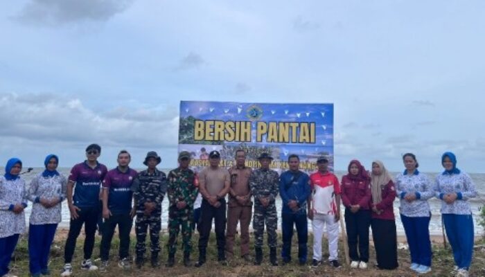 Prajurit Lanal Ketapang dan Masyarakat Kendawangan Serbu Pantai, Apa Dampaknya bagi Laut?