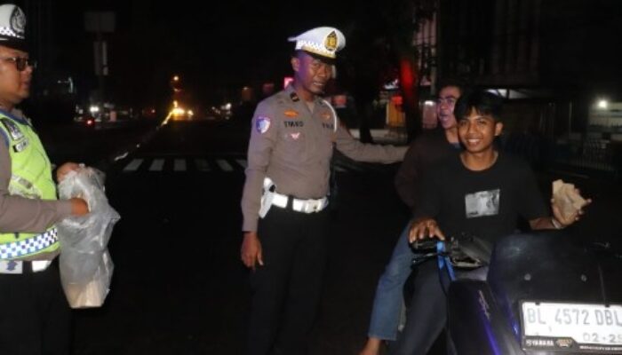 Ramadhan 1447 H di Langkat: Sahur On The Road Serentak Polres Langkat, Wujud Humanis Polri di Dini Hari