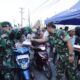 Manisnya Berbagi di Bulan Suci, Kodim 0208/Asahan Bagi-bagi Takjil ke Pengguna Jalan