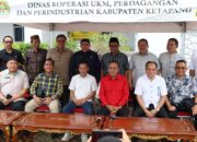 OPERASI PASAR DI KETAPANG, WAGUB KALBAR TURUNKAN HARGA PAKET SEMBAKO JADI RP50 RIBU