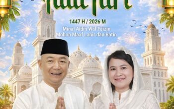 Bupati Ketapang Alexander Wilyo Dan ibu Lusia Dewi Nurjana Mengucapkan selamat hari raya idul fitri Mohon maaf lahir dan batin FB_IMG_1774004715496