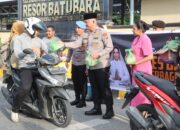Polres Batu Bara Berbagi 500 Takjil, Wujud Kepedulian di Bulan Ramadan