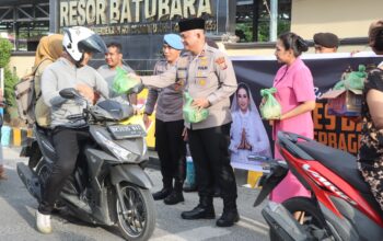 Polres Batu Bara Berbagi 500 Takjil, Wujud Kepedulian di Bulan Ramadan