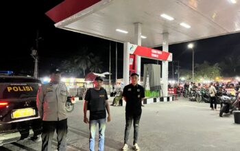 Cegah Antrean dan Gangguan Kamtibmas, Polsek Labuhan Ruku Patroli Malam di SPBU