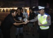 Hari ke-18 Ramadhan, Polres Langkat Gelar Sahur On The Road dan Bagikan 100 Nasi Sahur