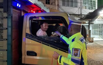 Hari ke-21 Ramadhan, Polres Langkat Berbagi Nasi Sahur untuk Masyarakat