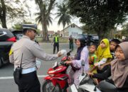 Polres Langkat Berbagi Takjil di Hari ke-22 Ramadhan, Wujud Kepedulian kepada Masyarakat