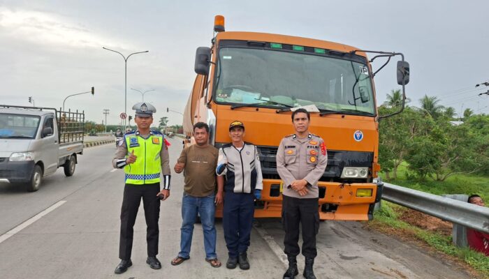 Antisipasi Lonjakan Mudik, Satlantas Polres Batu Bara Sosialisasikan Larangan Truk Sumbu Tiga di Exit Tol Lima Puluh