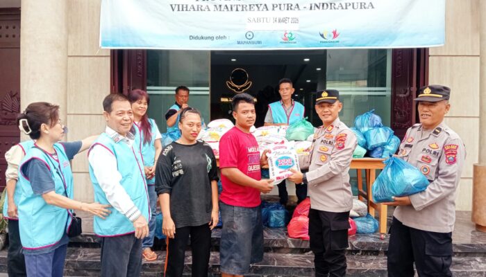 Rajut Kebersamaan, Polsek Indrapura Bersama Paramita Foundation Salurkan 200 Paket Sembako