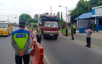 Antisipasi Kemacetan Arus Balik Mudik, Personil Pos Ketupat Toba 2026 Polresta Deli Serdang Optimalkan Gatur dan Rekayasa Lalu Lintas.